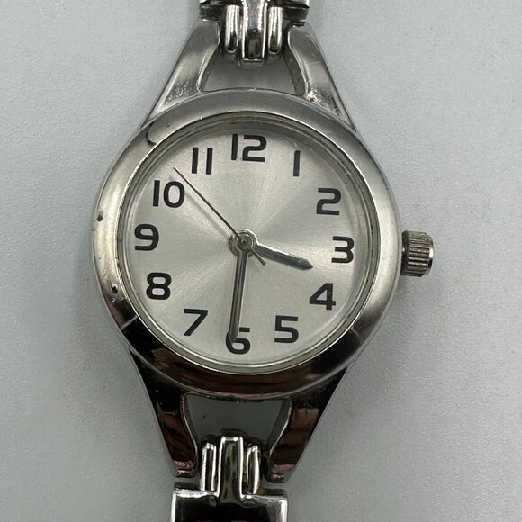 3/$30 Womens Watch Silver Tone Easy To Read Dial Round Case 23MM 7.25" - Picture 1 of 13